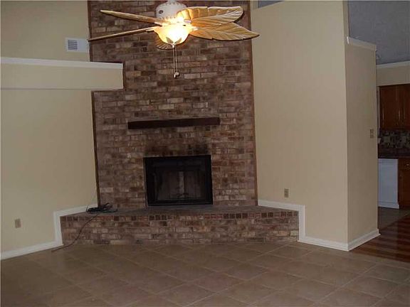 3rd image of 4036 Deerglen Dr
