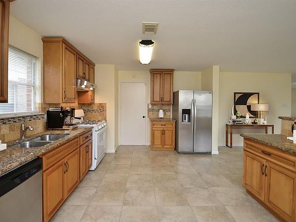 4th image of 3907 Pebble Garden Ln