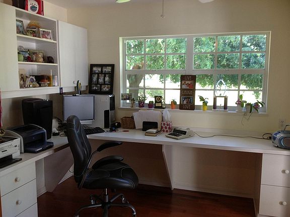 2nd image of 24 Meadowlake Cir N