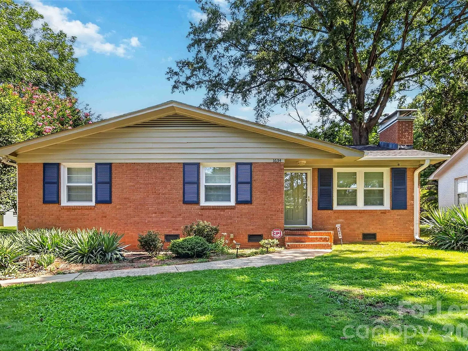 3 bed, 2.0 bath, $1,800 — Photo 1
