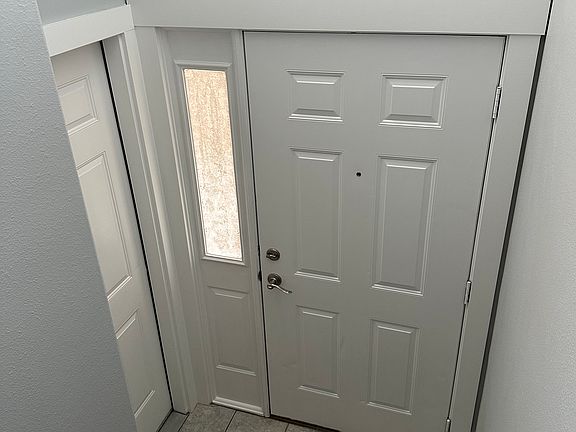 Front door/garage door