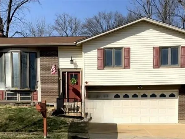 425 Melanie Meadows Ln, Ballwin, MO 63021