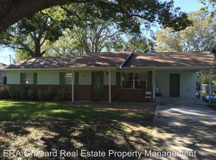 27723 Lisa Dr, Tavares, FL 32778