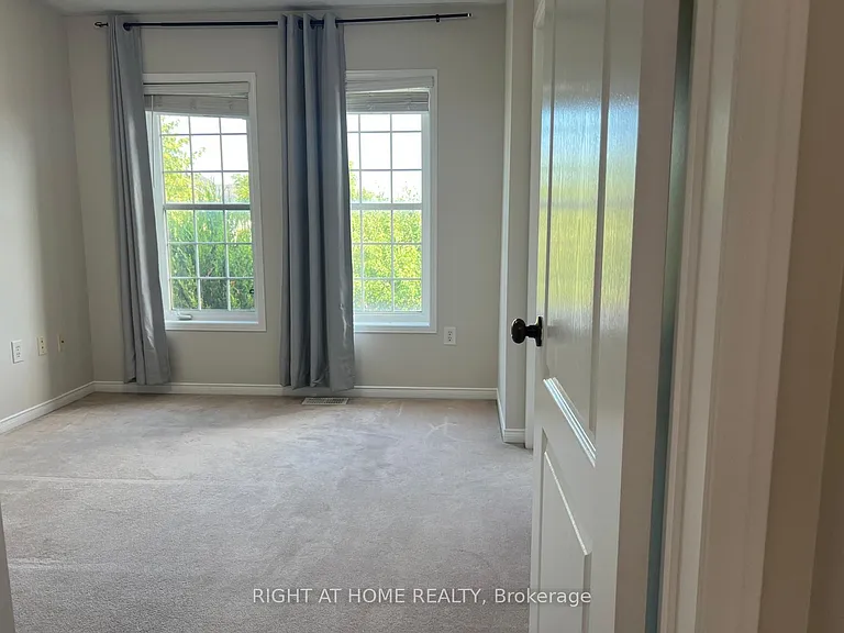39 Golden Iris Cres — Photo 29