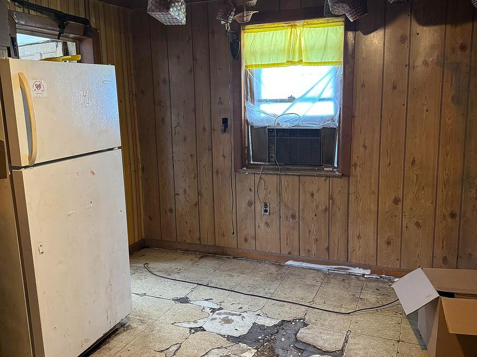 2nd image of 233 E County Line Rd