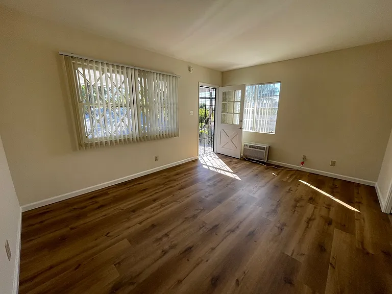 928 W. Glenoaks blvd. Glendale CA — Photo 2