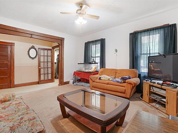 3rd image of 1007 Olive St