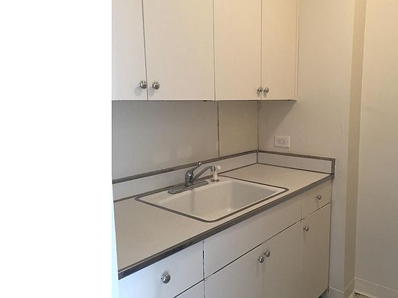 4th image of 210 Locust St #4EW