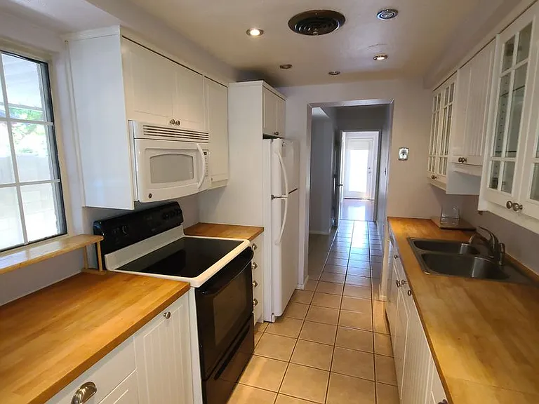 1407 W Glenrosa Ave — Photo 11