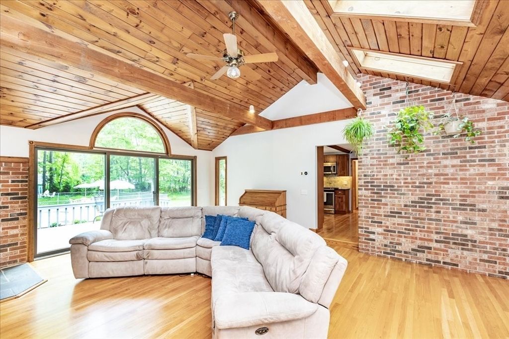 Apartment in Townsend, Middlesex - View 4