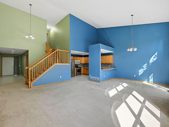 5th image of 3823 Larabee Ave NE