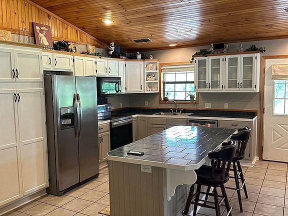 3rd image of 295 Appaloosa Ln