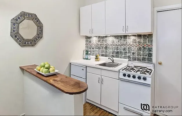 Rented by Batra Group Inc | media 2