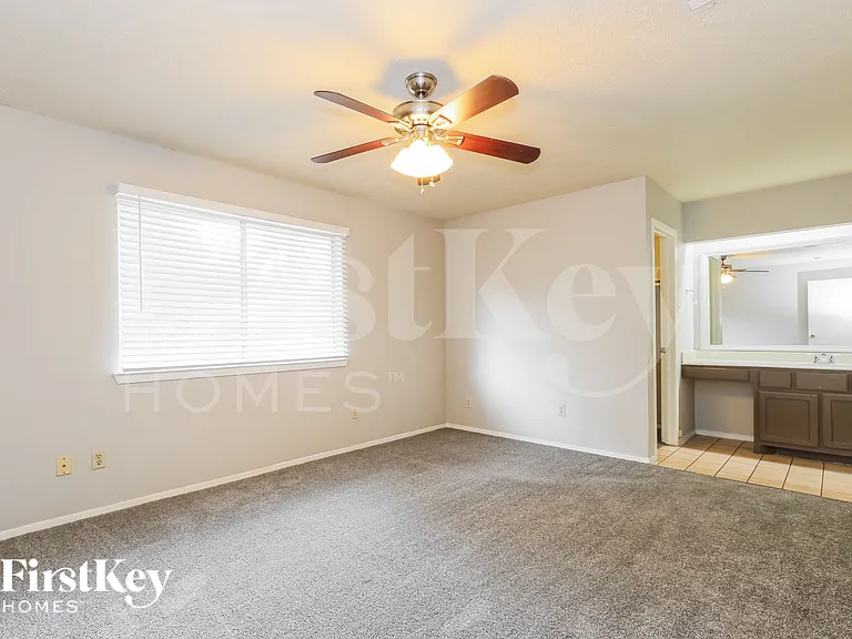 2118 Knollbrook Ln — Photo 11