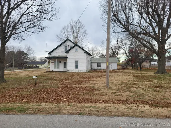 215 N Saint Louis St, Welch, OK 74369