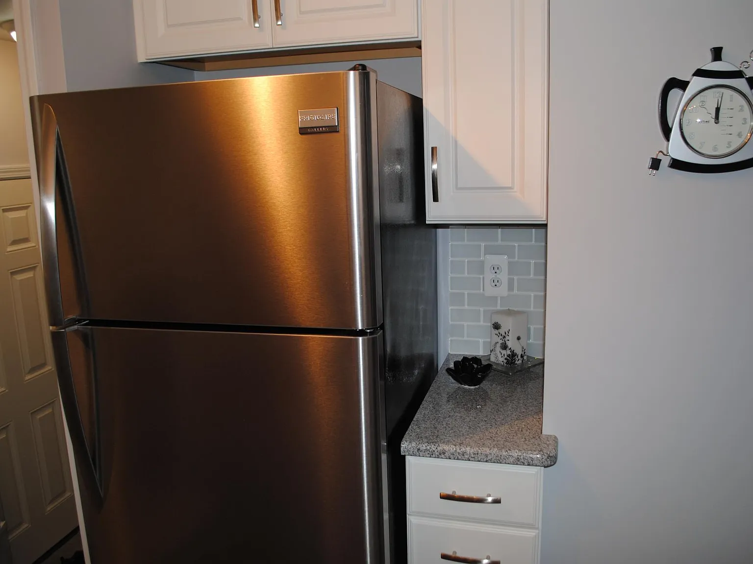 3 bed, 1200 sqft, $2,300 — Photo 3
