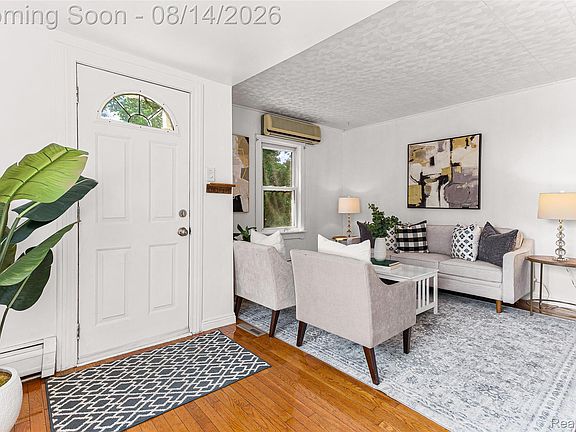 4th image of 22655 Purdue Ave
