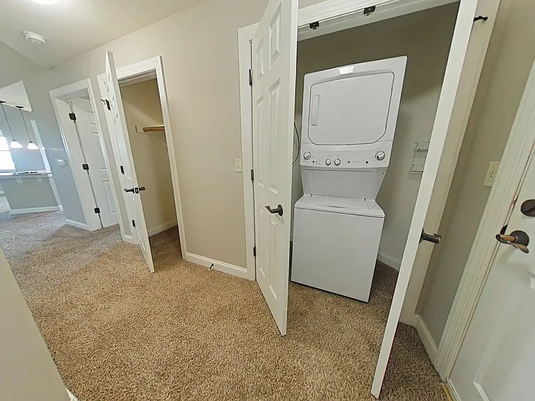 Delafield Lakes Apartments — Photo 81