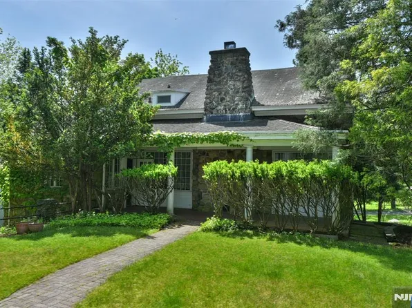 584 W Saddle River Rd, Saddle River, NJ 07458