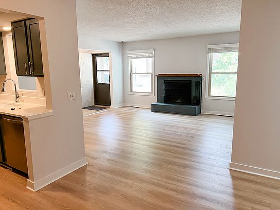 4th image of 7021 Bonaire Dr NE #D