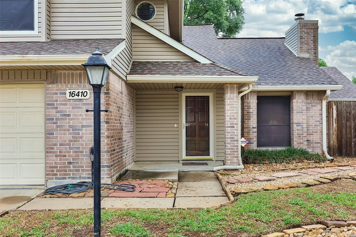 Building Photo - 16410 Salinas Ln
