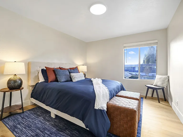 Oakridge Apartments — Photo 8