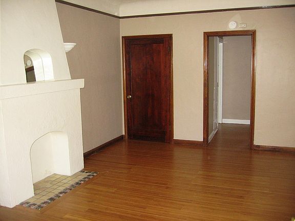 2nd image of 1119 E 4th St APT P