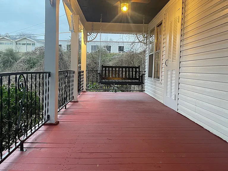 4245 Oakview Ln — Photo 2