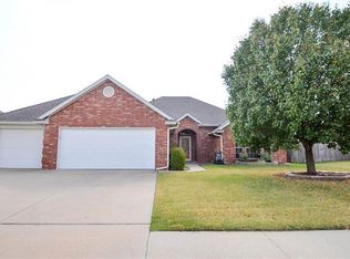 1920 NE 31st St, Moore, OK 73160