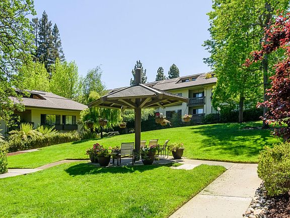 4th image of 2140 Santa Cruz Ave APT D204
