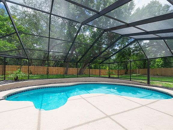 4th image of 501 Hillpine Way