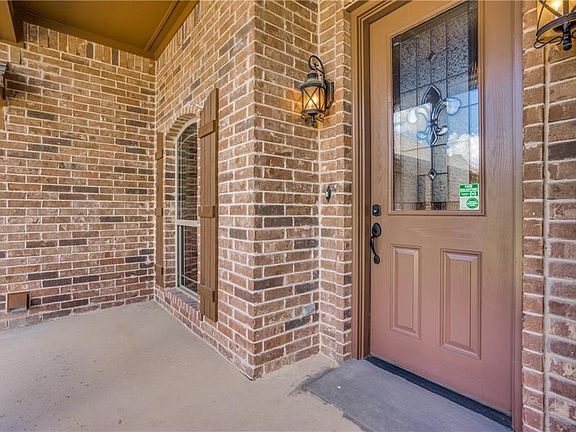 2nd image of 119 Bonita Dr