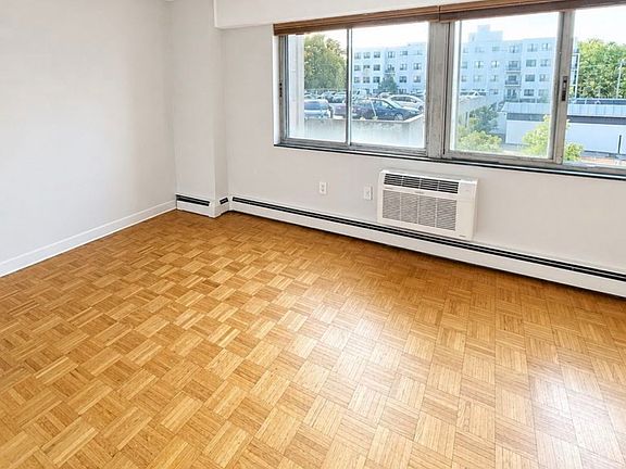 2nd image of 1025 Hancock St #2P2
