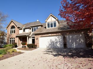 1055 Saint Andrews Cir, Geneva, IL 60134