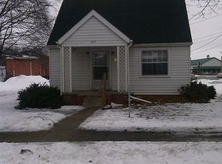527 E Gilson St, Edmore, MI 48829