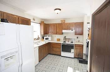 3rd image of 934 Winesap Dr