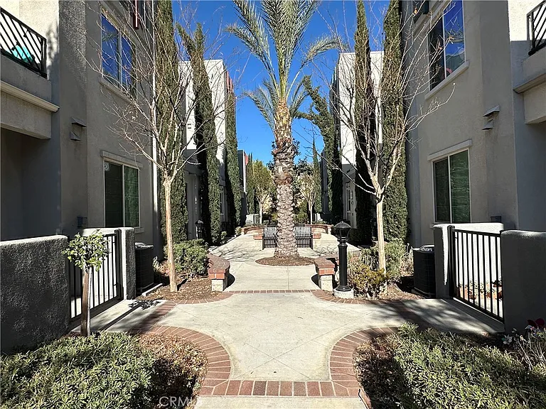 106 Eureka Pl — Photo 3