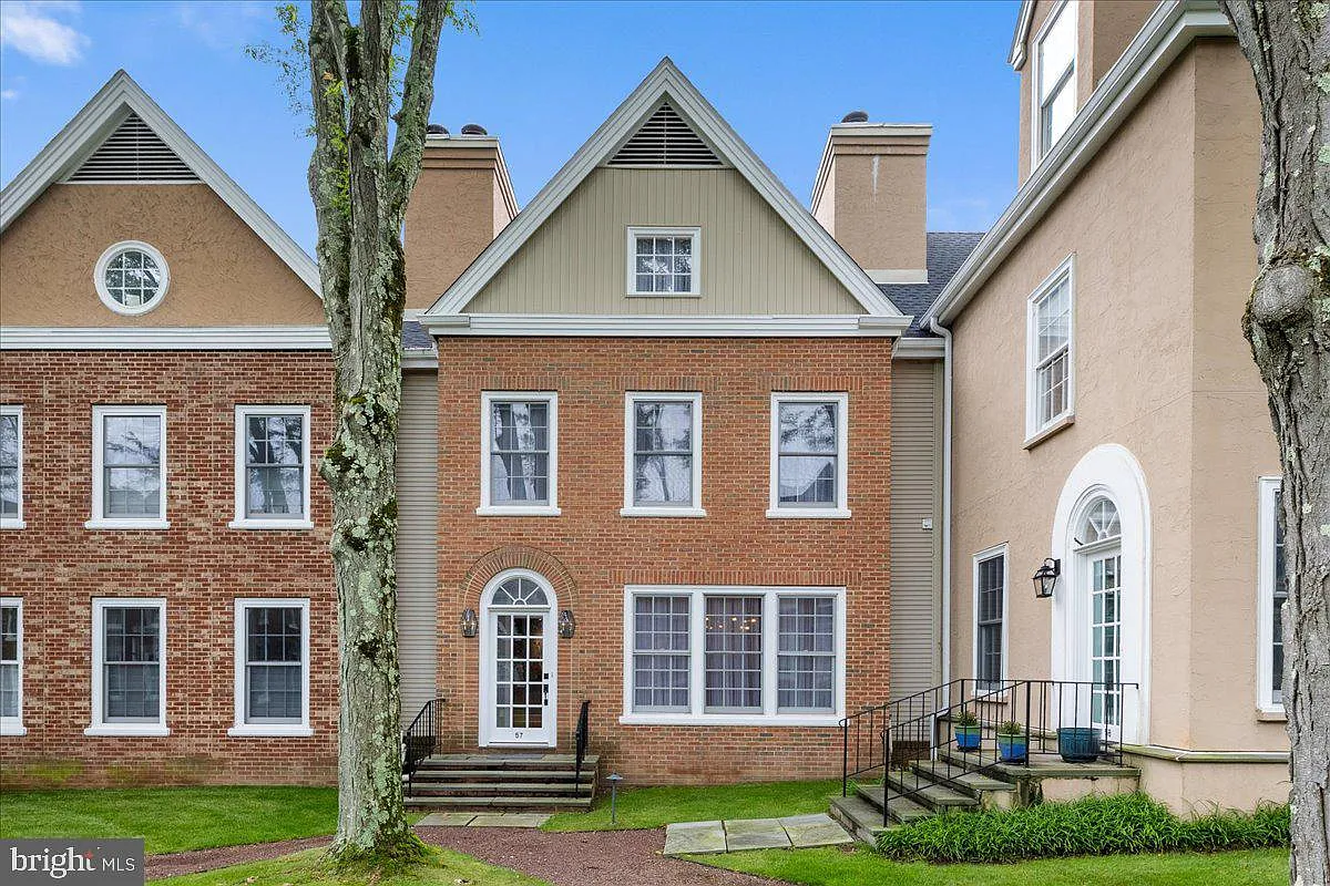 57 Governors Ln photo 1