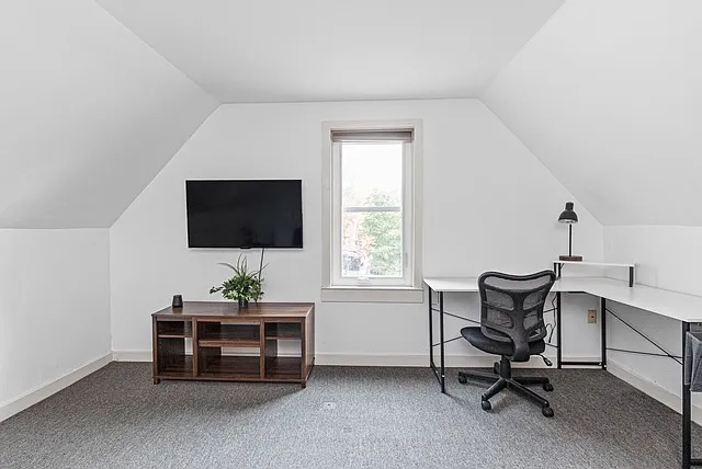 75 Malletts Bay Ave #B — Photo 6