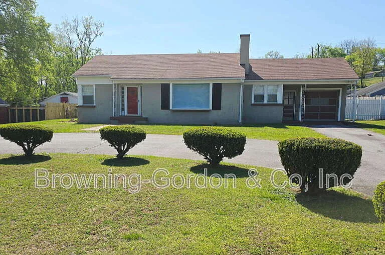 328 E Thompson Ln — Photo 1