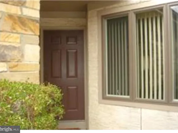 69 Woodmont Dr, Lawrence Township, NJ 08648
