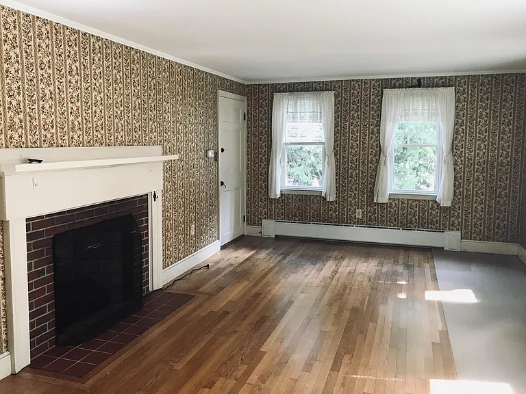 100 Winn Rd — Photo 2