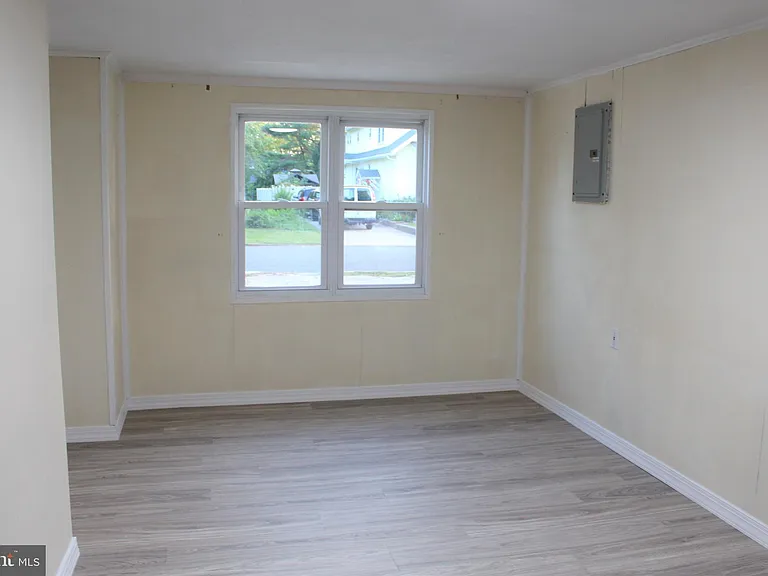 413 Dickinson Rd — Photo 14