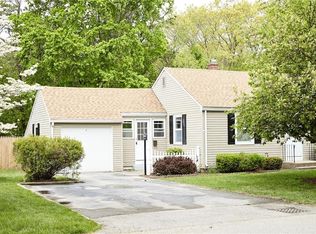 25 Utica Dr, Warwick, RI 02886