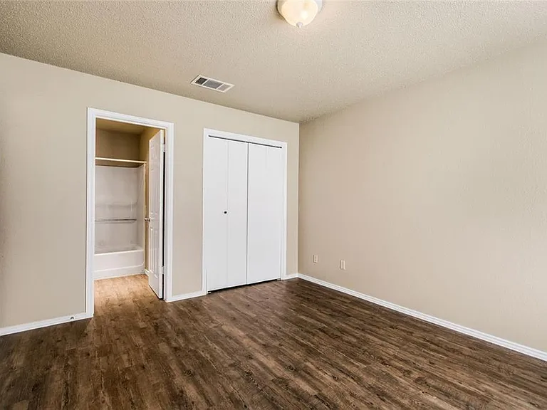 1220 Orchard Park Cir — Photo 1