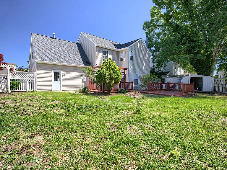 453 Waverly Pl — Photo 28