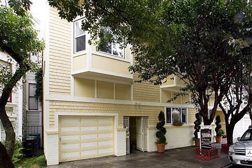 Exterior Front of 6 unit building