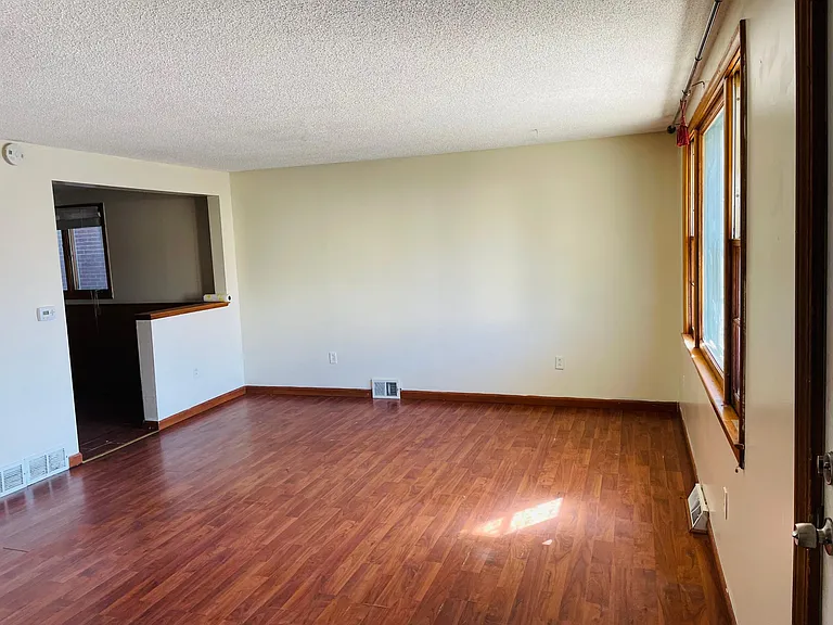 33 Wanda Ave #1 — Photo 2