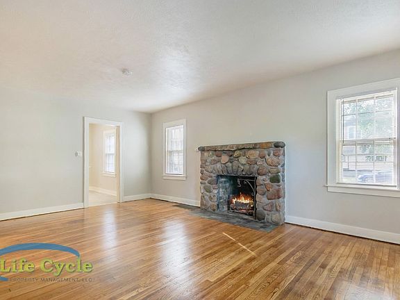 2nd image of 300 Marion Ave NW