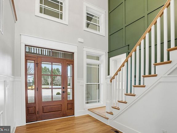 2nd image of 265 Mistletoe Ln